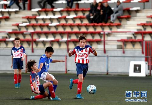 中国足球小将队vs巴塞罗那的相关图片